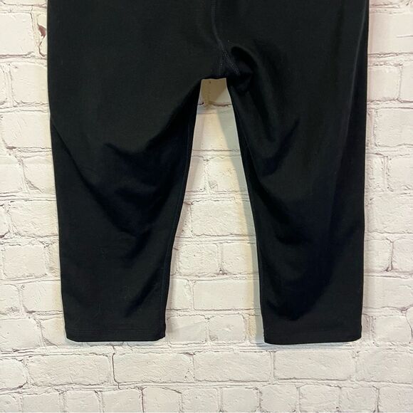Fabletics Black Capris size small - Picture 4 of 6